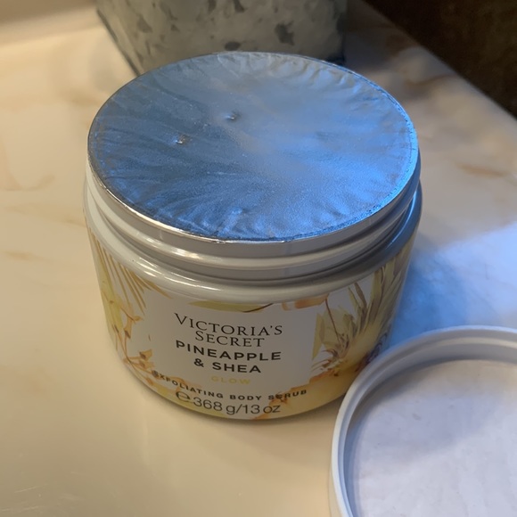 Victoria's Secret Pineapple & Shea Energize Exfoliating Body Scrub 13oz. New! - Picture 4 of 4